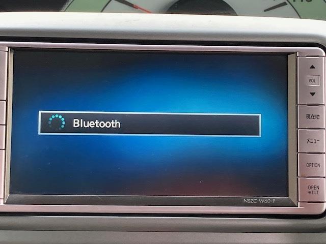 【カーナビ】Bluetooth(ブルートゥース）接続機能付き。　スマートホンなどからお気に入りの音楽をワイヤレス再生できます。　ドライブがさらに楽しくなりますね♪