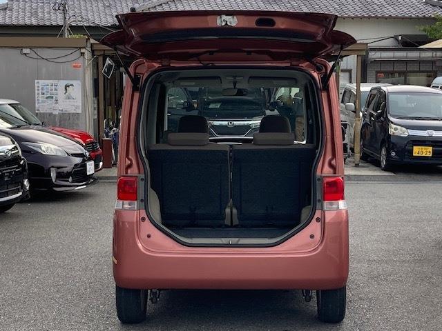 【トランク】大きく開くテールゲートで荷物の積み下ろしも楽に行えます。