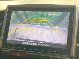 【バックカメラ】駐車時に後方がリアルタイム映像で確認できます。大型商業施設や立体駐車場での駐車時や、夜間のバック時に大活躍！運転スキルに関わらず、今や必須となった装備のひとつです！