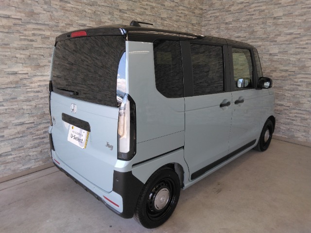 オプションになりますが、ボディーコーティングもご用意しております。新車の輝きに近づき、洗車などのお手入れも楽になりますよ。