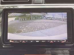 車をバックさせる時に後方の状況が映像で見れるのでバックが不安な方も安心ですね！目視することも忘れずに！！