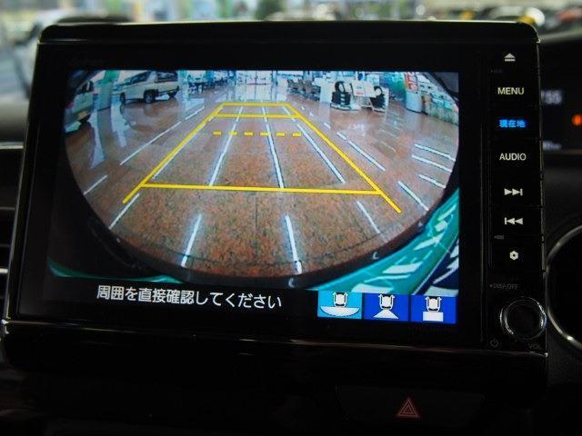 バックカメラで後方視界確認でき安心ですね！