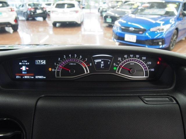 運転状況がわかりやすいタコメーター装備です！