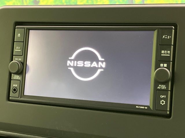 【純正ナビ】人気の純正ナビを装備しております。ナビの使いやすさはもちろん、オーディオ機能も充実！キャンプや旅行はもちろん、通勤や買い物など普段のドライブも楽しくなるはず♪