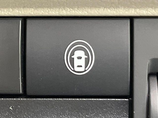 【インテリジェントエマージェンシーブレーキ】フロントカメラで前方の車両や歩行者を検知。衝突しそうな時は衝突被害軽減ブレーキが作動、衝突回避をサポート。より安全にドライブをお楽しみいただけます。