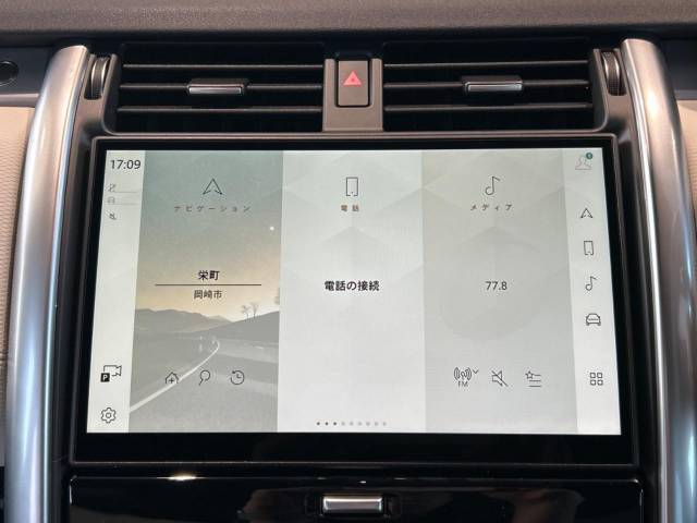 PiviProは起動の速さ、優れた接続性が特長。リモートアプリを標準装備しているので、離れた場所からも車に接続できます。車両の位置確認、燃料のチェックや車内エアコン設定をリモートで行えます。