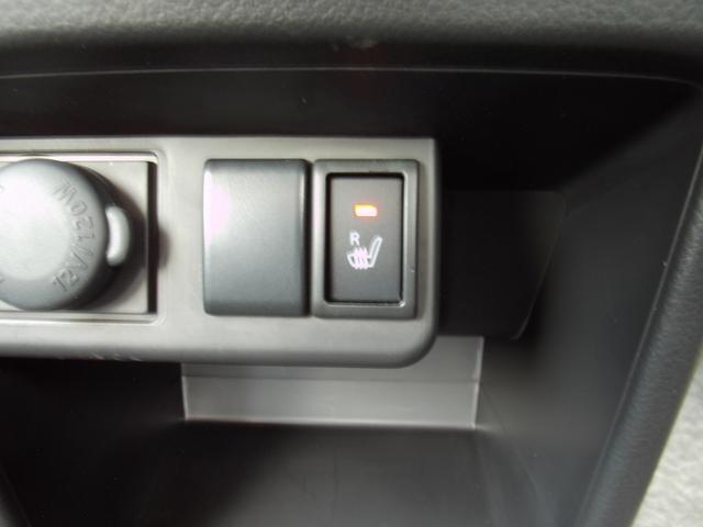 運転席にお座りの方のためにシートヒーターを装備！