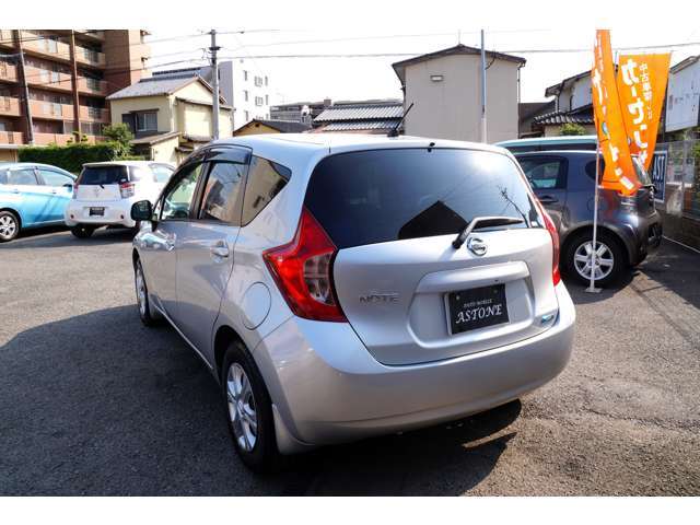 車検・修理の際は、無料で代車貸出しも行っております！万が一の修理も自社工場にて、安心のアフターメンテナンス。国産車から輸入車までメンテナンス実績豊富な工場で、オイル交換から各修理等何でもお任せ下さい。