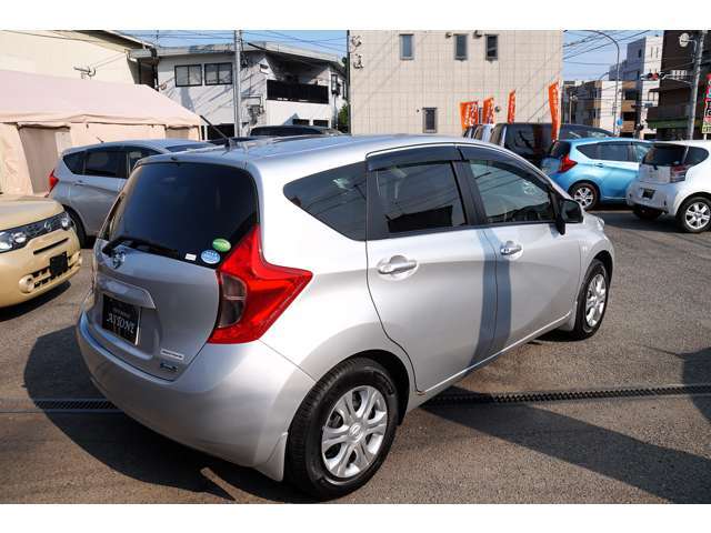 ご来店頂けない遠方のお客様には、車両状態のご説明を細かく行い、実車の詳細画像などをお送りしご検討頂いております。遠方納車の実績も豊富に御座いますので、ご安心してお問い合わせ下さい。