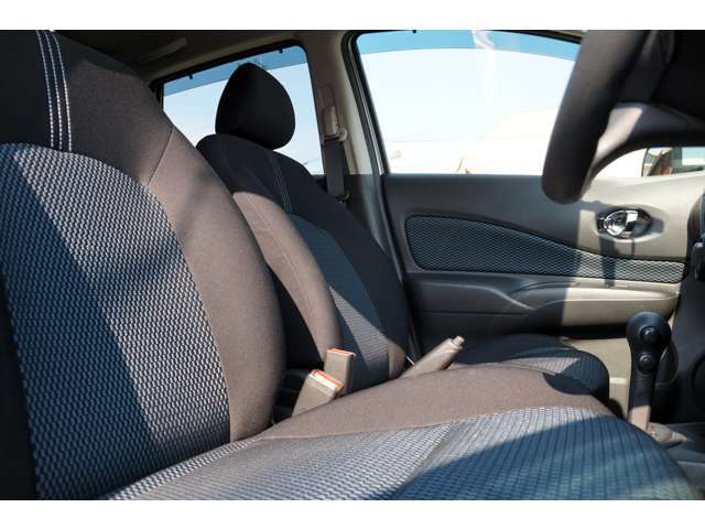カーセンサー認定でおなじみの第三者機関、車両検査会社AISにて、研修を受け資格を取得した当社スタッフが全てのお車の品質鑑定・検査を行い、厳選したお車のみ販売してますので、低価格のお車でもご安心下さい。
