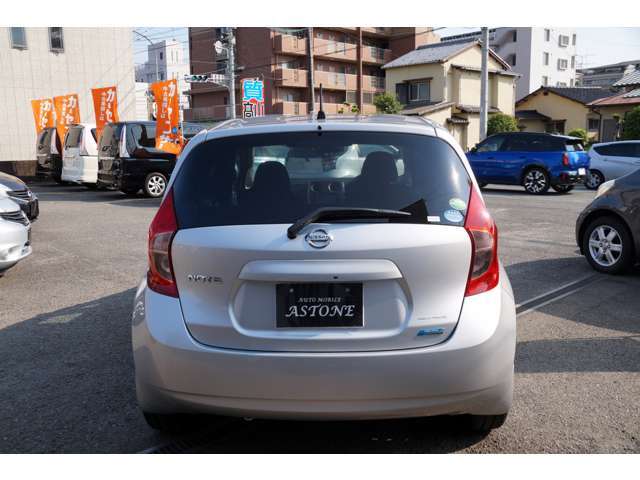 今では遠方のお客様もインターネットを通じてお車を購入できるようになりました！遠方の場合、印鑑証明等の必要書類を郵送頂ければ新規登録若しくは名義変更後、提携陸送会社にて納車致します。