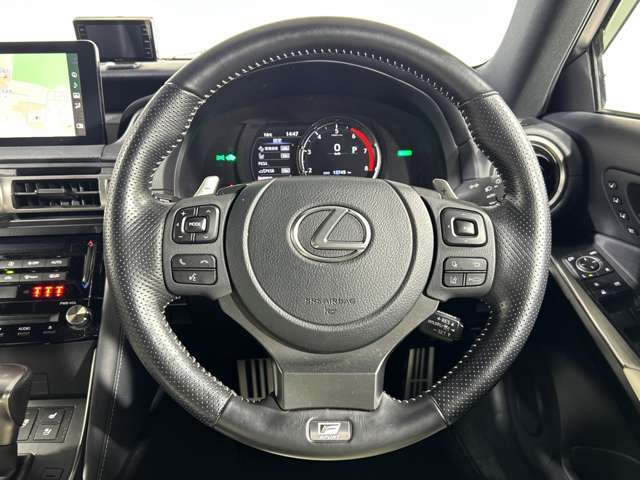 【ハンドル】『ハンドル/ステアリング』の画像になります。写真の内容に関してご不明点、ご質問等がございましたらお気軽にガリバー店舗までお問い合わせください。