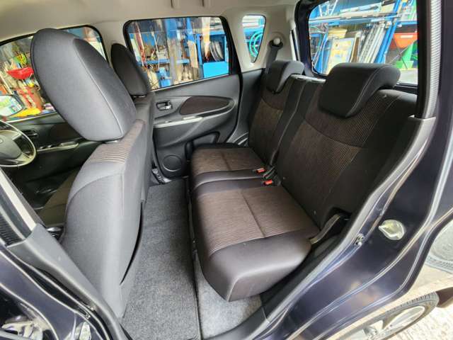 清潔で広々した座席です！是非、現車を見て体感してみてください♪