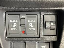 【両側パワースライドドア】スマートキーや運転席のスイッチで後席両側スライドドアの開閉が可能♪電動だから力を入れてドアを開ける必要が無く、小さなお子様でも簡単に開け閉めでき快適です♪
