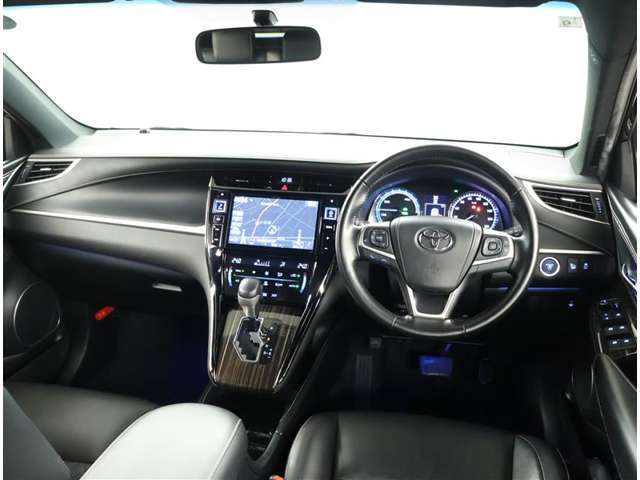 オシャレなインテリアで運転する気分も盛り上がりますよね＾＾