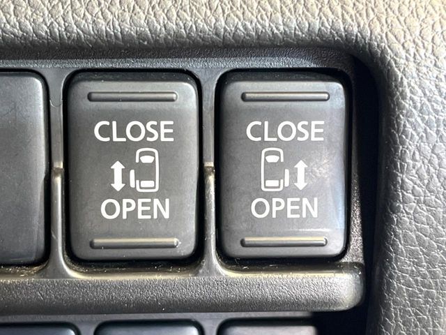 【両側パワースライドドア】スマートキーや運転席のスイッチで後席両側スライドドアの開閉が可能♪電動だから力を入れてドアを開ける必要が無く、小さなお子様でも簡単に開け閉めでき快適です♪