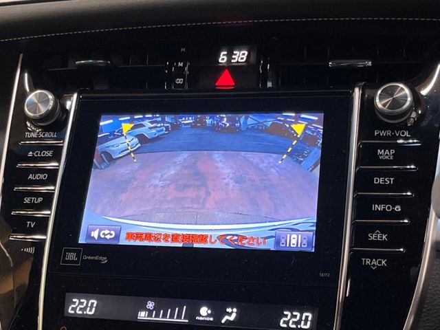 【バックカメラ】駐車時に後方がリアルタイム映像で確認できます。大型商業施設や立体駐車場での駐車時や、夜間のバック時に大活躍！運転スキルに関わらず、今や必須となった装備のひとつです！