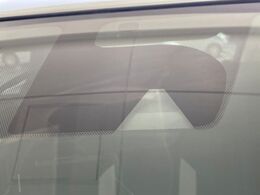【インテリジェントエマージェンシーブレーキ】フロントカメラで前方の車両や歩行者を検知。衝突しそうな時は衝突被害軽減ブレーキが作動、衝突回避をサポート。より安全にドライブをお楽しみいただけます。