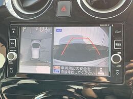 【アラウンドビューモニター】専用のカメラにより、上から見下ろしたような視点で360度クルマの周囲を確認することができます☆死角部分も確認しやすく、狭い場所での切り返しや駐車もスムーズに行えます。