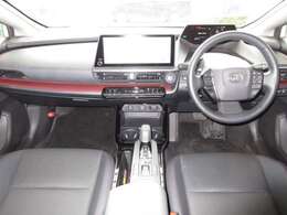 黒を基調としたブラックインテリアで、スポーティーな高級感ある内装に仕上がっております！