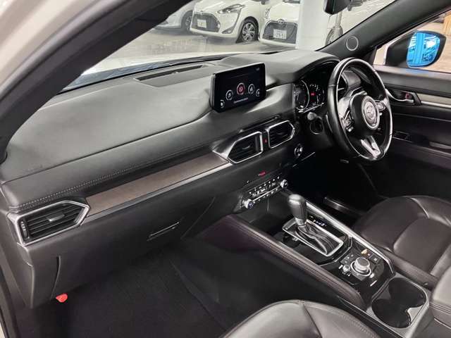 ご納車前のボディガラスコーティングも専門の業者が常駐しておりクオリティの高いコーティングを低価格にてご提供しております♪