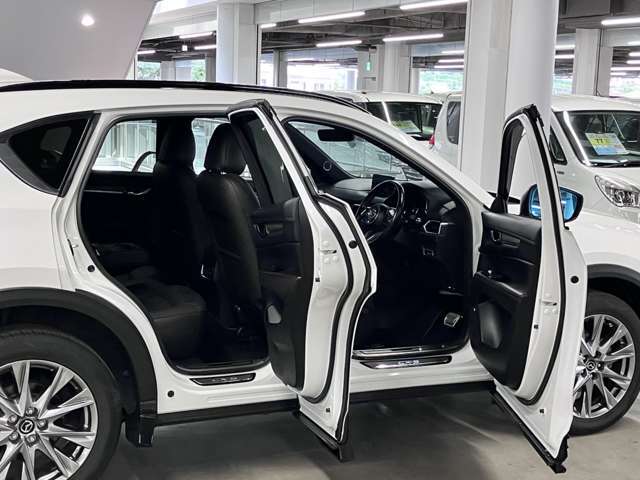 系列会社にメルセデスベンツ、BMW、VW、GMシボレー、クライスラー、スズキアリーナ等正規ディーラーを持つ当社ならご納車後の整備のノウハウも御座いますので安心してお乗り頂けます。