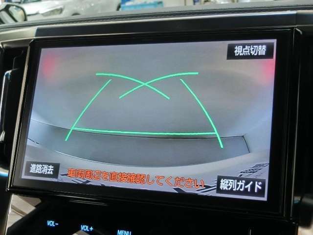 バックモニターで車庫入れも安心。