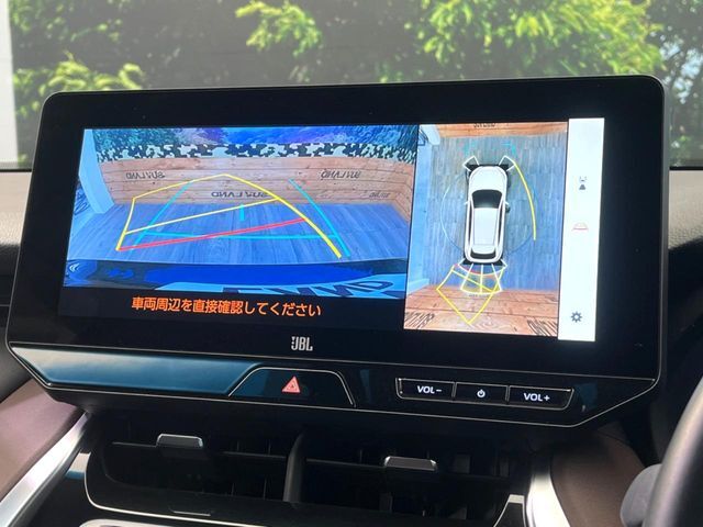 【パノラミックビューモニター】専用のカメラにより、上から見下ろしたような視点で360度クルマの周囲を確認することができます☆死角部分も確認しやすく、狭い場所での切り返しや駐車もスムーズに行えます。