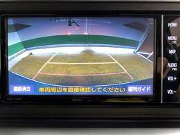 バックカメラがついて後方確認が簡単にできます！苦手としている車庫入れ等も安心して出来ますね！凄く需要の高い装備ですので、最初から付いていれば言う事なしですよね！？