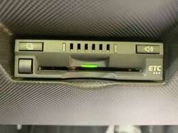 人気のオプション、ビルトインETC付き！料金所もノンストップ通過で渋滞知らず！後から付けると2万円前後はするオプションですので、最初から付いているのは嬉しいですね！