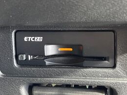【ETC】高速道路の料金所をストレスなく通過！話題のスポットやサービスエリアに多い「スマートIC」利用時は必須のアイテムです。当店でセットアップを実施、ご納車当日からすぐにご利用いただけます！