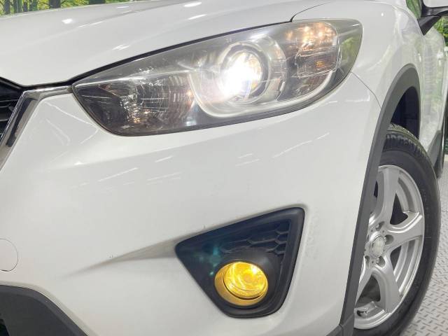 【HIDヘッドライト】非常に明るく前方を照らしてくれるので、悪天候や夜間の走行時も視界良好で安心してお乗りいただけます。