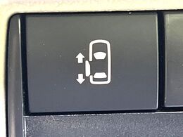 【パワースライドドア】スマートキーや運転席のスイッチでスライドドアの開閉が可能♪電動だから力を入れてドアを開ける必要が無く、小さいお子様でも、重い荷物を持っている時もラクに開け閉めできます♪