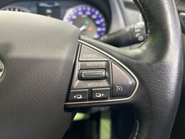 【クルーズコントロール】高速道路もラクラク走行。アクセルを離しても一定速度で走行ができ、長距離運転時の負担を軽減！加速・減速も簡単なスイッチ操作で調整できます。
