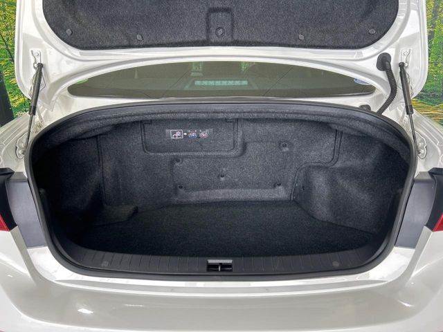 ラゲッジルームは、大容量のスペースを確保。普段のお買い物からレジャーまで、幅広く活躍してくれます！また、リアシートを倒すことでバリエーション豊かにお使いいただけます。
