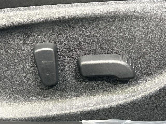 【パワーシート】スイッチ一つで簡単にシートの微調整が可能！電動だから力もいりません！快適なシートポジションにセットして、快適なドライブをお楽しみください。