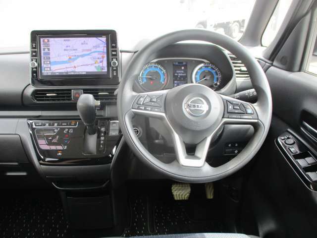 ルークスの運転席廻りになります。