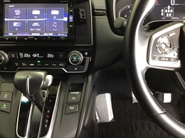 ホンダ純正メモリーナビ搭載なので、遠方へのドライブもお任せ下さい！ステアリング左手側にオーディオ関連のコントロールスイッチを配置しています。操作時は視線を逸らすことなく運転に集中できます