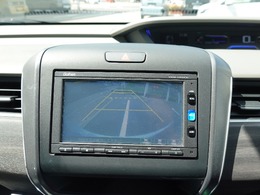 【バックカメラ】駐車時に後方がリアルタイム映像で確認できます。狭いところの駐車や、夜間のバック時に大活躍！運転スキルに関わらず、今や必須となった装備のひとつです。