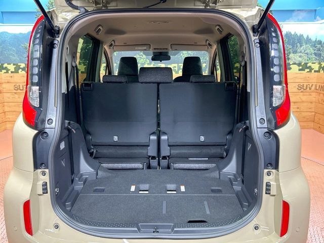 普段のお買い物や通勤、送迎等に十分な荷室スペースを確保しております。セカンドシートを倒すと、大きな荷物の積載も可能です♪