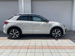 クーペのようにスタイリッシュなサイドビュー。