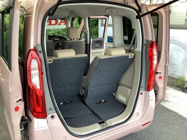 リアシートがあっても、しっかり荷物を積む事ができます。