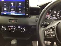 ホンダ純正メモリーナビ搭載なので、遠方へのドライブもお任せ下さい！ステアリング左手側にオーディオ関連のコントロールスイッチを配置しています。操作時は視線を逸らすことなく運転に集中できます