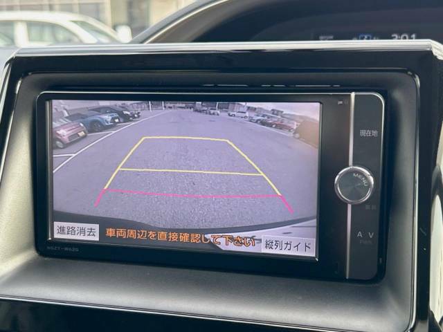 【バックカメラ】駐車時に後方がリアルタイム映像で確認できます。大型商業施設や立体駐車場での駐車時や、夜間のバック時に大活躍！運転スキルに関わらず、今や必須となった装備のひとつです！