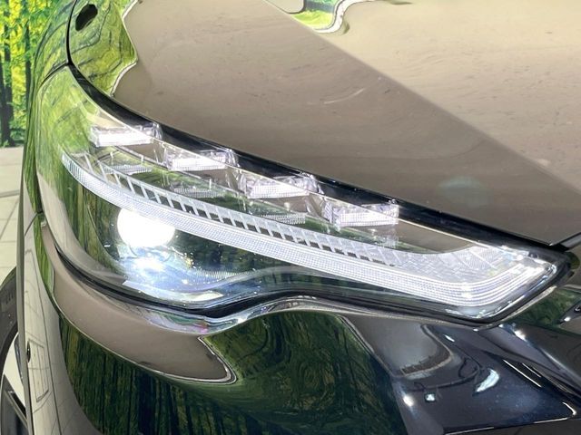 【シーケンシャルターンランプ付きLEDヘッドライト】人気の『流れるウィンカー』付きのLEDヘッドライトを装備♪高級感はもちろん、点灯時は存在感たっぷりで他車からも認識されやすく安心です。
