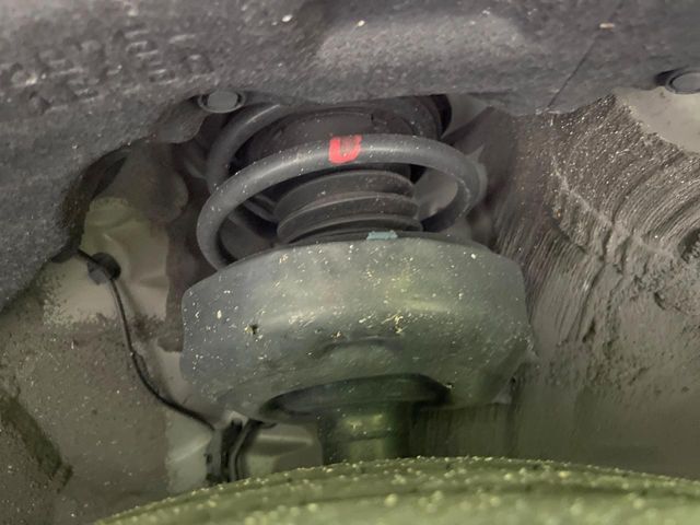 お車を安心してお乗りいただく為には、足回りの定期点検が欠かせません。サービスサポート（有償保証）では無料点検もご提供しており、安心のカーライフをお過ごしいただけるサポート体制が整っています。