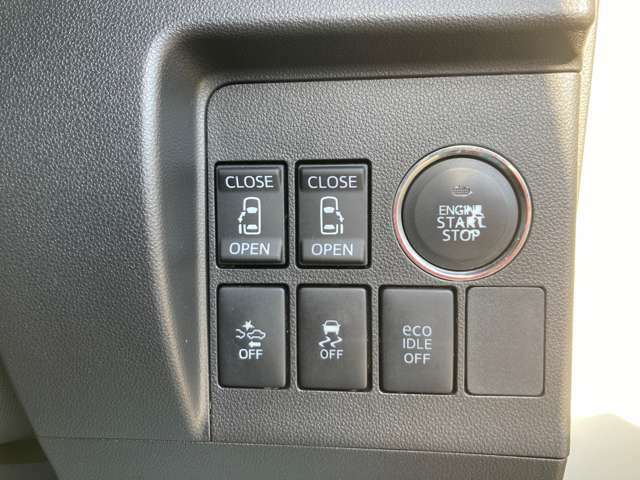電動スライドドアの開閉やフォグランプのスイッチが運転席から操作できます。