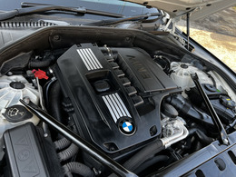 搭載されるエンジンは3L 直列6気筒DOHCはツインターボで6速オートマとの組み合わせとなります。