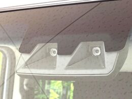 【スマートアシスト】走行中に前方の車両等を認識し、衝突しそうな時は警報とブレーキで衝突回避と被害軽減をアシスト。より安全にドライブをお楽しみいただけます。