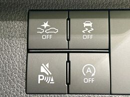 【スマートアシスト】走行中に前方の車両等を認識し、衝突しそうな時は警報とブレーキで衝突回避と被害軽減をアシスト。より安全にドライブをお楽しみいただけます。